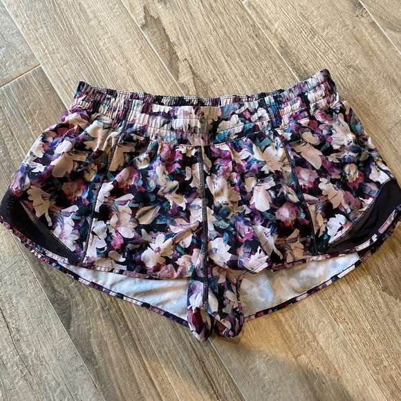 lululemon athletica Pants - LULULEMON hotty hot short 2.5”